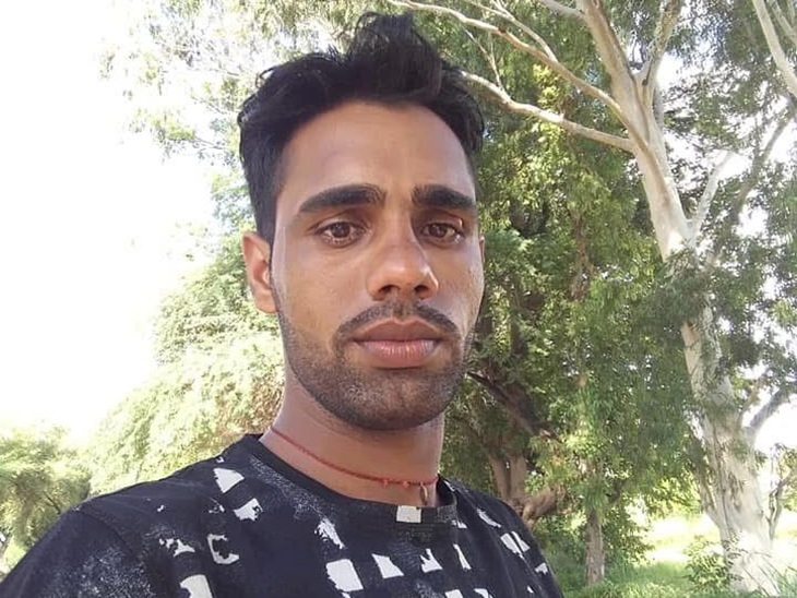 राकेश ने फांसी लगाकर आत्महत्या की। उससे पहले इसने अपनी पत्नी को मार दिया। - फाइल फोटो