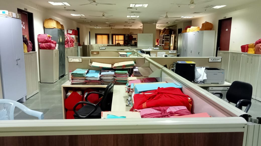 कामकाज है ठप