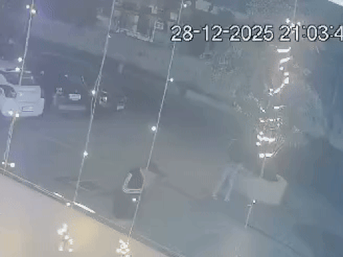 घटना पास के एक होटल के सीसीटीवी कैमरे में केद हो गई।