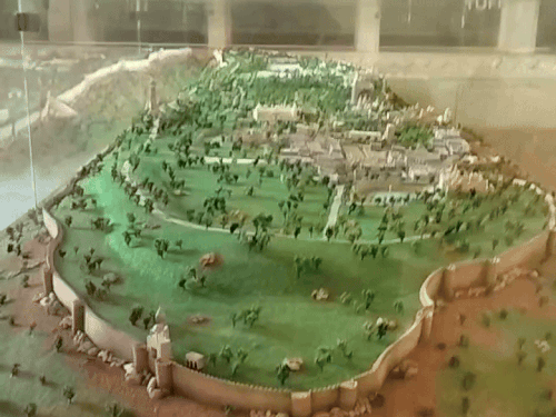 इंडियन को कम और फॉरेनर्स को ज्यादा शुल्क देना होगा।