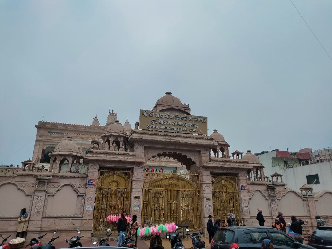 मंदिर की फोटो।