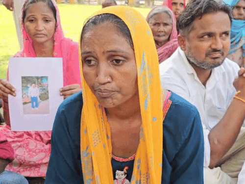 बेटे के लिए न्याय की गुहार लगाती मां बाली देवी।