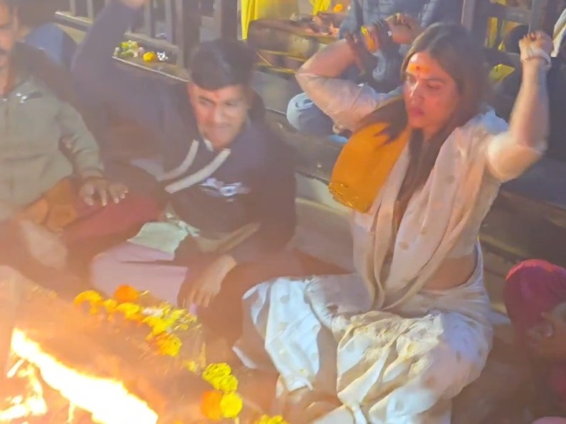 भाजपा प्रवक्ता शाजिया इल्मी मां-बगलामुखी मंदिर में किया हवन:  हिजाब पर प्रतिबंध का संकल्प, हिंदुओं के लिए अलग बंगलास्तान बनाने की मांग – Agar Malwa News