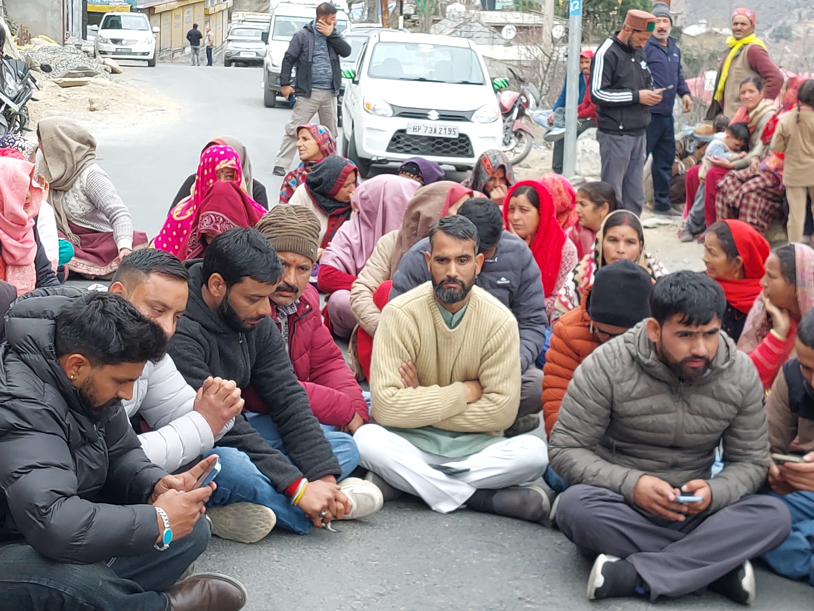 भरमौर में लोगों ने लगाया जाम:  प्रशासन के खिलाफ प्रदर्शन, भालुओं के आतंक से परेशान, ट्रैफिक रुका, महिला की हो चुकी मौत – Bharmour News