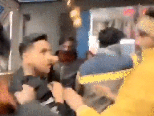 बजरंग दल के कार्यकर्ताओं ने पार्टी में छात्रों के साथ मारपीट की।