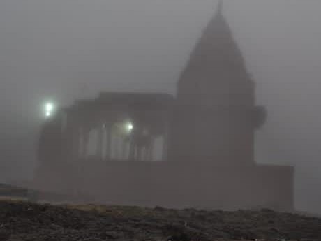 विजिबिलिटी कम होने का कारण दूर तक देखना मुश्किल हो रहा था।