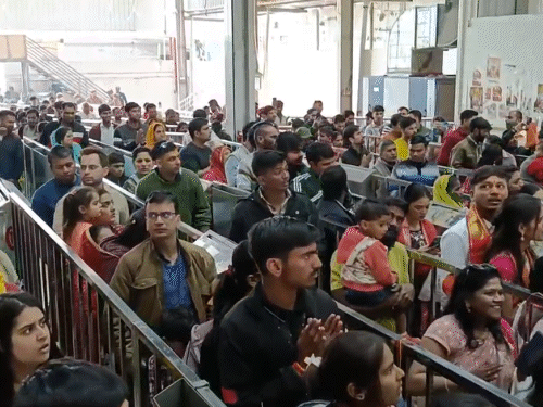 सीकर‌ जिले‌ में प्रख्यात खाटूश्यामजी में पुत्रदा एकादशी और नववर्ष के अवसर पर तीन दिवसीय मेला मंगलवार से श्रद्धा और उत्साह के साथ शुरू हो गया है।