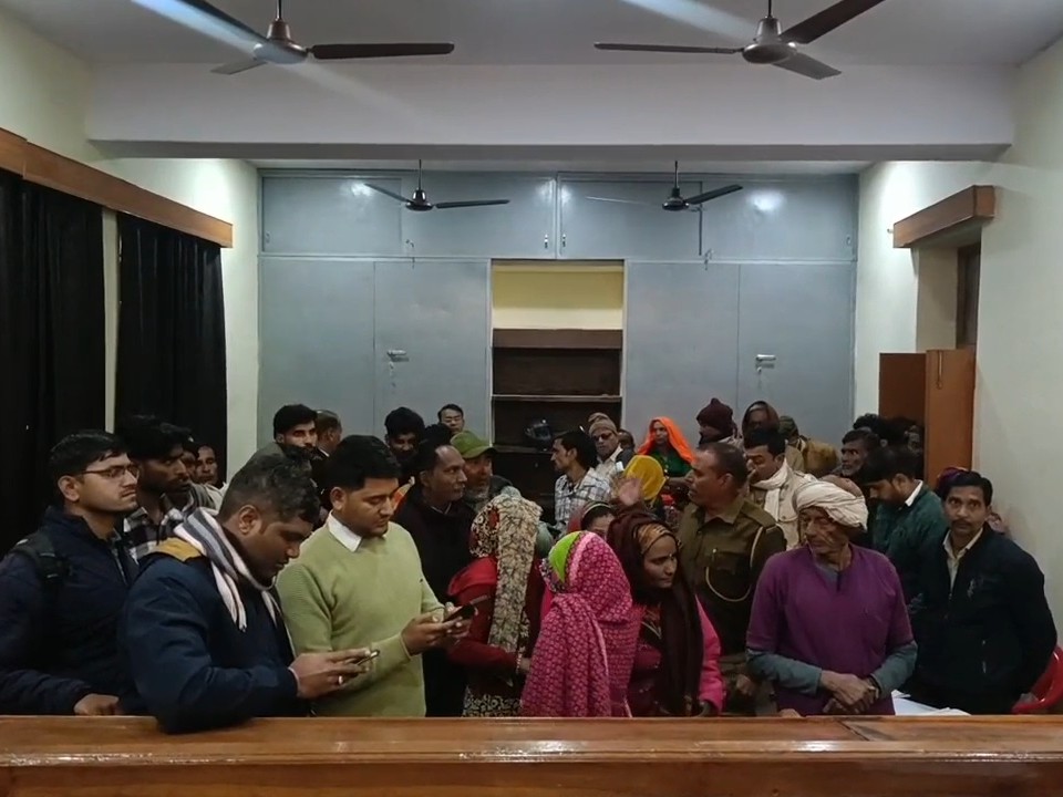 भाग संख्या 82 से 110 तक के 103 मतदाताओं को नोटिस जारी किए गए थे।