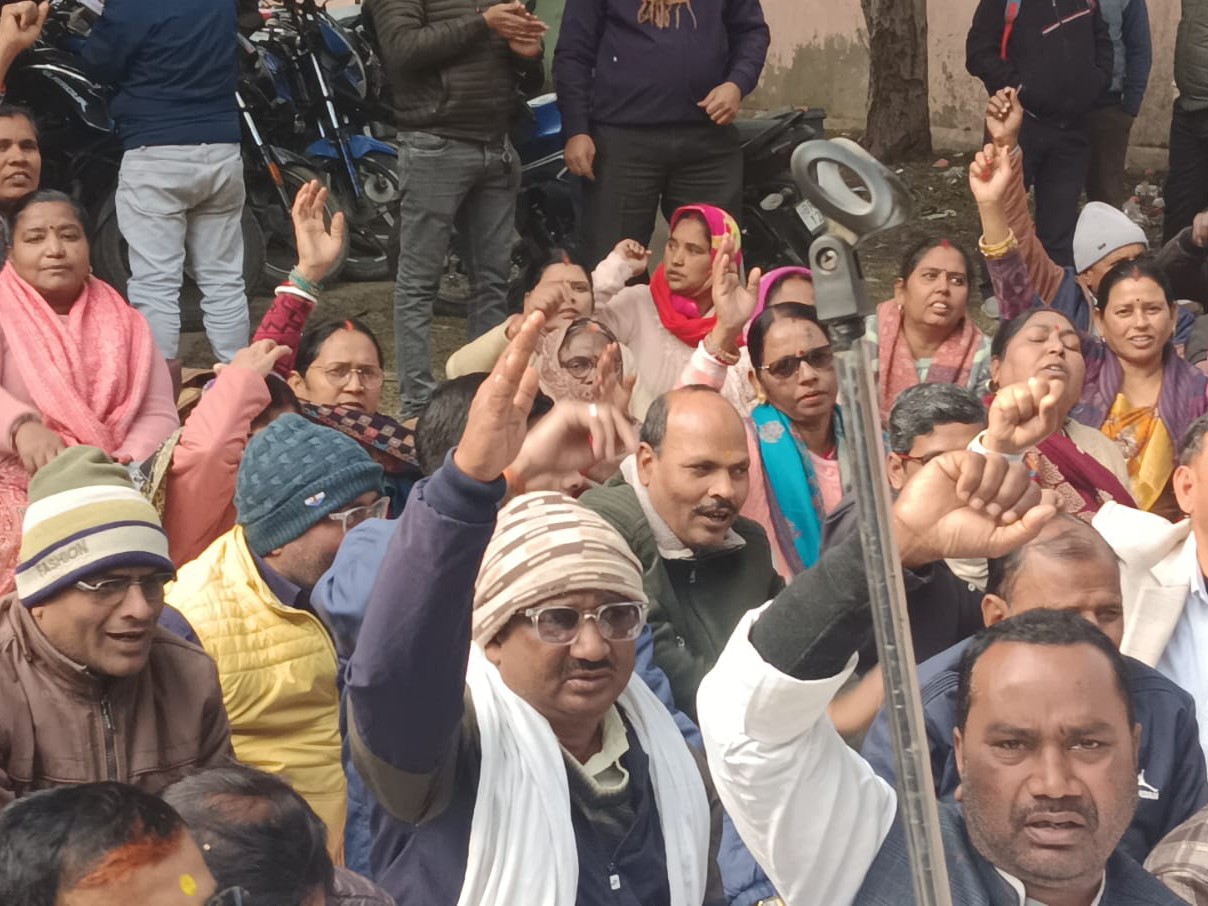 संघ ने कहा कि शिक्षक शिक्षा व्यवस्था की रीढ़ हैं और उनके अधिकारों की अनदेखी बर्दाश्त नहीं की जाएगी।