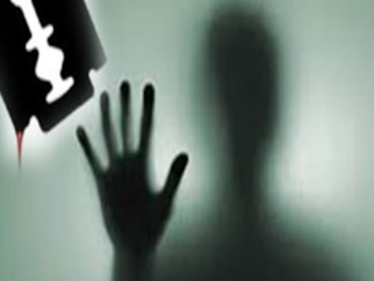 ब्लेड के हमले से युवती गंभीर रूप से घायल हो गई। (प्रतीकात्मक फोटो)