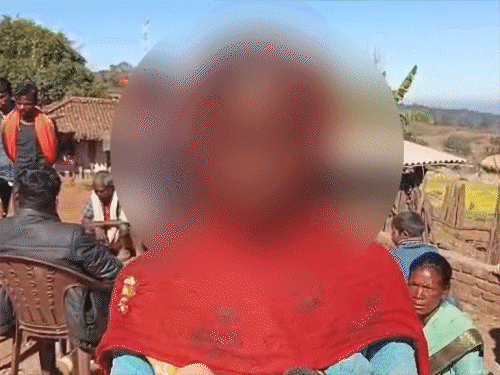 गांव की महिलाओं ने हेडमास्टर के खिलाफ उचित कार्रवाई की मांग की है।