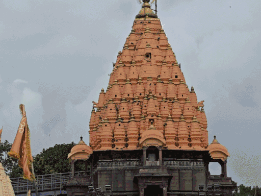 भगवान महाकालेश्वर का दर्शन करने बीते तीन दिन में 5.50 लाख श्रद्धालु पहुंचे हैं।