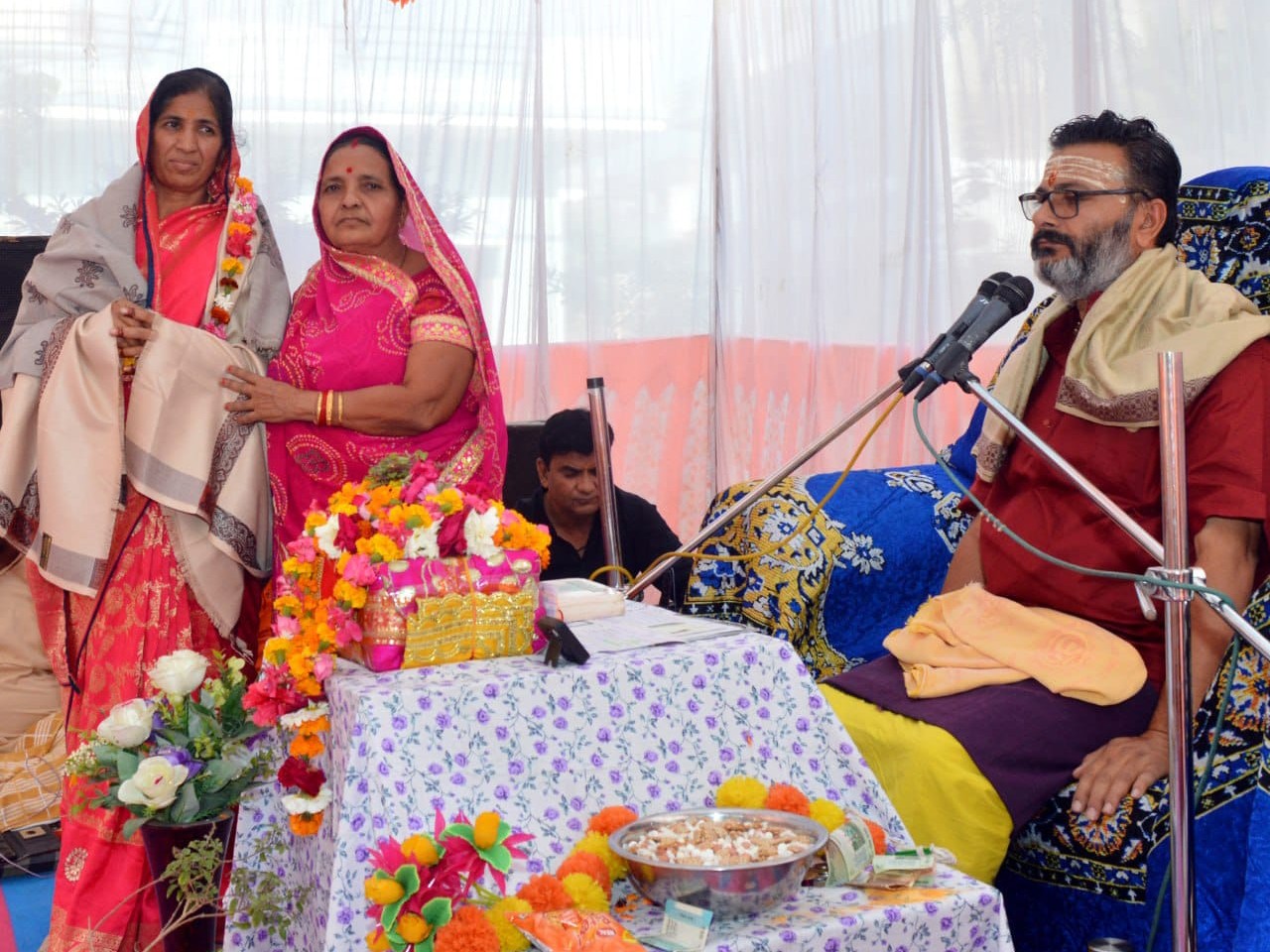 पंडित धीरज महाराज ने कथा के समापन पर राजा परीक्षित की ज्ञान प्राप्ति की कथा सुनाई।