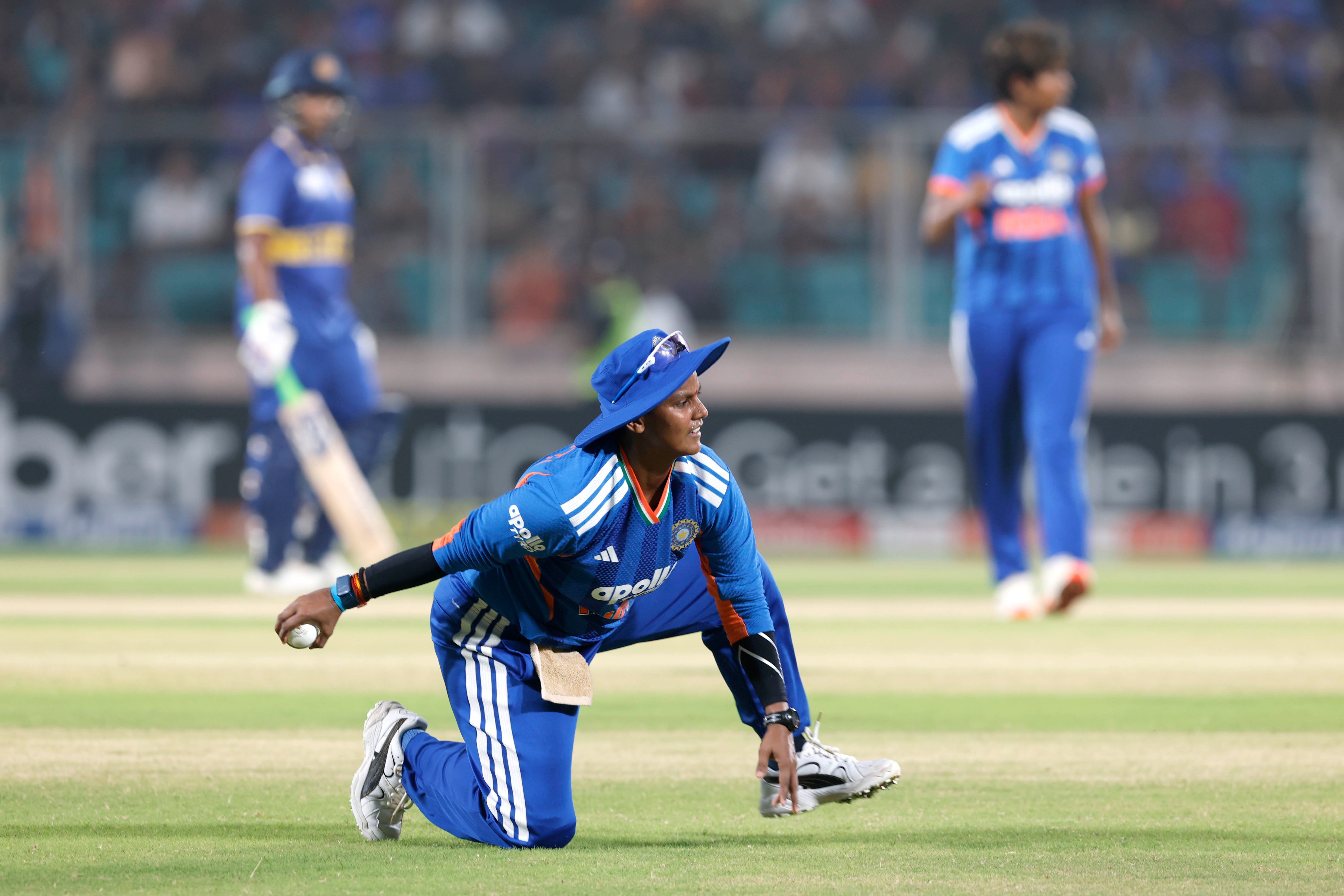 अटापट्‌टू को दीप्ति शर्मा ने कैच किया।