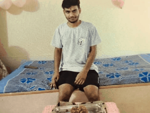 आईआईटी छात्र जय सिंह मीणा अपने मम्मी और बहन के साथ।