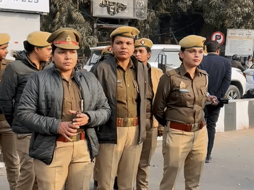 DCP ट्रैफिक कमलेश दीक्षित के नेतृत्व में टीम ने मंगलवार दोपहर करीब 3 बजे हजरतगंज चौराहे पर चेकिंग शुरू की।