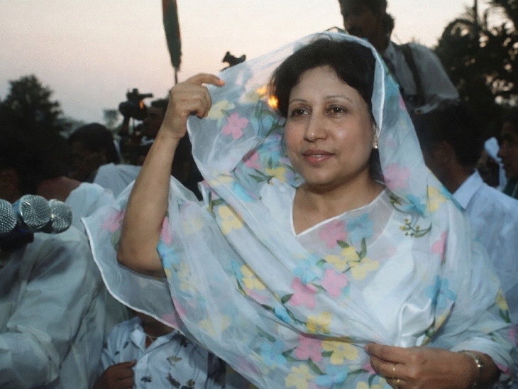 वे 1991 और 2001 में प्रधानमंत्री बनीं और बांग्लादेश में संसदीय लोकतंत्र की बहाली के बाद सत्ता में आईं।