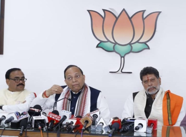 मुद्दाविहीन और भ्रमित हो चुकी है कांग्रेस…BJP:  भाजपा राष्ट्रीय महामंत्री अरुण सिंह का कांग्रेस पर तीखा हमला, कांग्रेस पर भ्रम फैलाने का लगाया आरोप – Raipur News