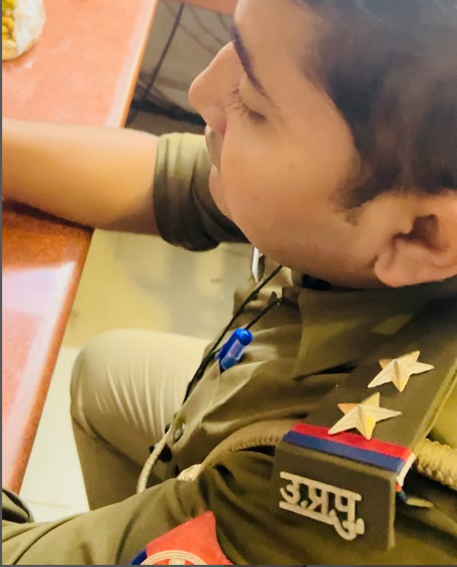 इंस्पेक्टर, जिसके ऊपर थाने की जिम्मेदारी होती है उसे मध्य प्रदेश में थाना इन्चार्ज (TI) यूपी में SO (स्टेशन ऑफिसर) और दिल्ली में SHO (स्टेशन हाउस ऑफिसर) बोलते हैं।