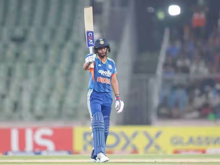 हरमन ने 35 बॉल पर हाफ सेंचुरी पूरी की।