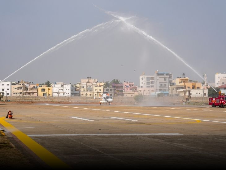 ध्रुव NG हेलिकॉप्टर को वॉटर सैल्यूट दिया गया।