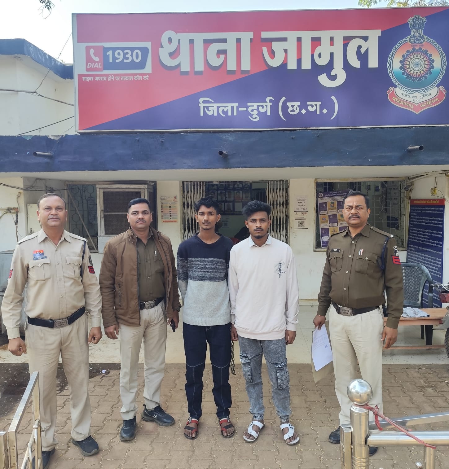 जामुल थाना पुलिस के गिरफ्त में दोनों आरोपी।