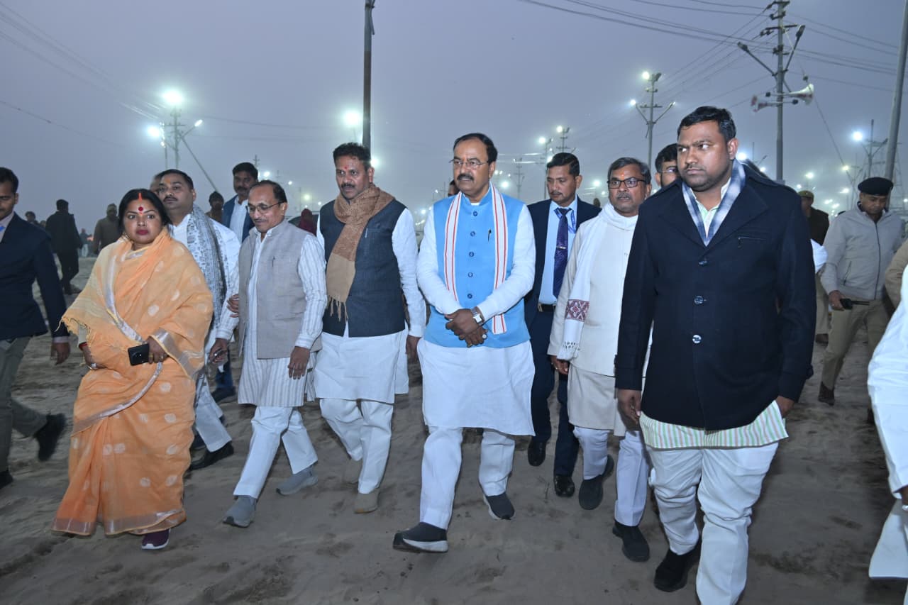 प्रयागराज डीएम से डिप्‍टी सीएम मौर्य बोले- जाम देखो, सतुआ बाबा की रोटी के चक्‍कर में मत पड़ो