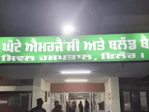 लूट की वारदात का दावा करने वाले घायल अंकुश को सिविल अस्पताल फिल्लौर में दाखिल करवाया गया है।