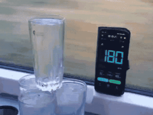 180 किलोमीटर की रफ्तार में भी ग्लास में रखा पानी नहीं छलका।