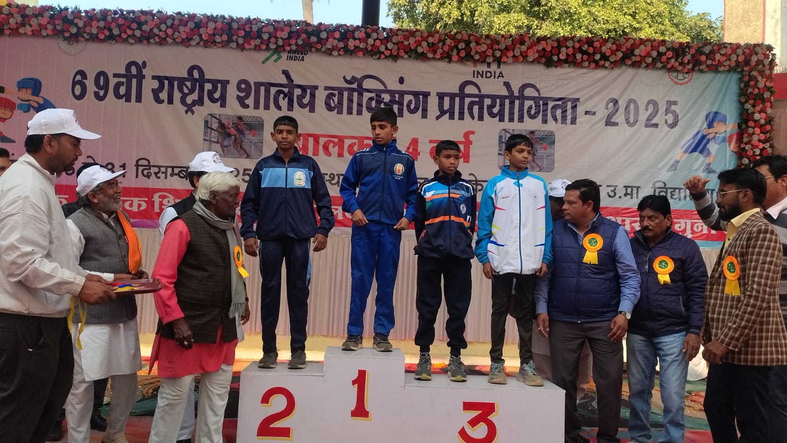 विजेताओं को मेडल प्रदान किए गए।