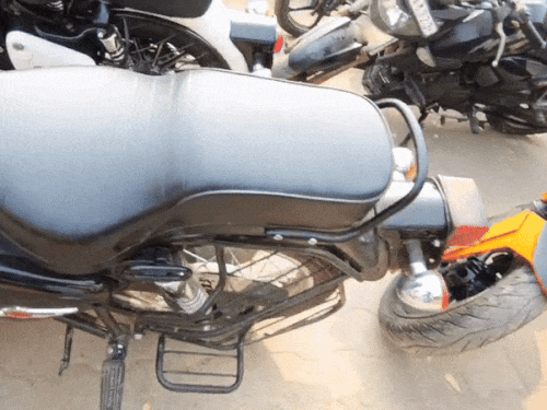 ट्रैफिक पुलिस मॉडिफाइड बाइक जब्त कर रही है। पुलिस ने 7 बाइक जब्त की है,