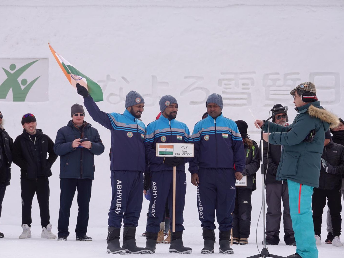 दिल्ली से चीन रवाना हुई सिंगरौली की आइस–स्नो स्कल्पचर टीम।