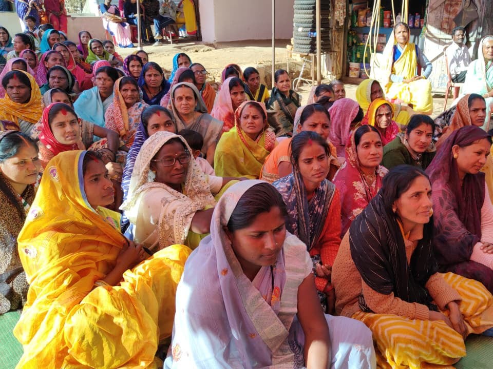 शराब लाने या बनाने की सूचना देने वाले को एक हजार रुपए का इनाम दिया जाएगा।