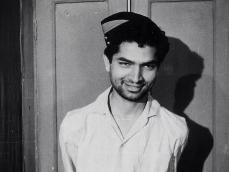 असरानी ने अपनी स्कूल की पढ़ाई जयपुर के सेंट जेवियर्स स्कूल से की थी।