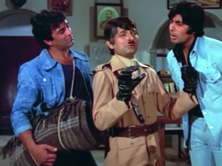 फिल्म शोले में अमिताभ बच्चन ने जय और धर्मेंद्र ने वीरू का किरदार निभाया था।