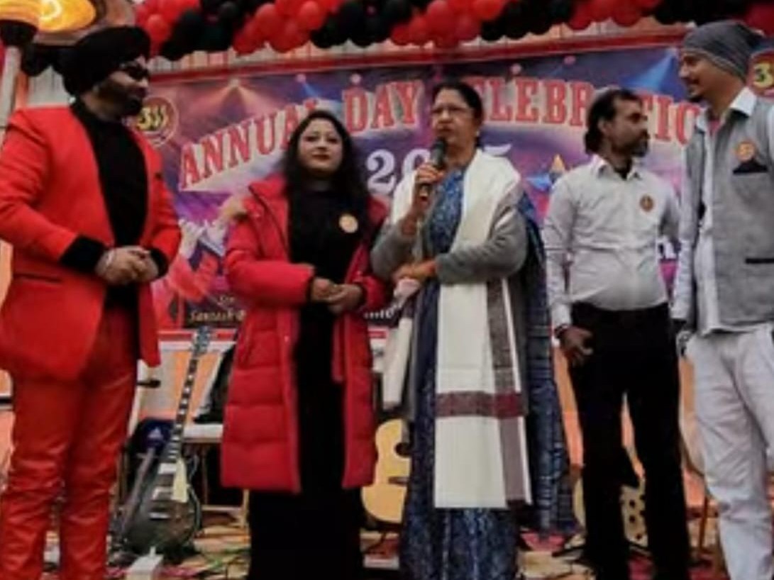 कार्यक्रम का शुभारंभ मेयर श्रीमती उषा अग्रवाल, संस्थान के निदेशक संतोष सिंह बेदी ने किया।