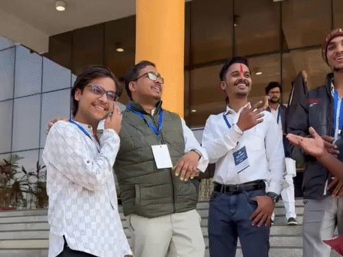 रायपुर के एम्स ऑडिटोरियम में युवा संवाद कार्यक्रम में बड़ी संख्या में युवा शामिल हुए।