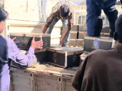 गोदाम में हाई क्वालिटी की ब्लैक डॉग व्हिस्की मिली।