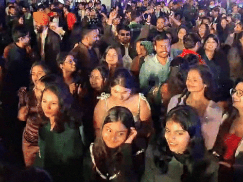 कोटा के बोरखेड़ा इलाके में स्थित करणी पैलेस में न्यू ईयर 2026 के वेलकम को लेकर खासा उत्साह देखने को मिला।