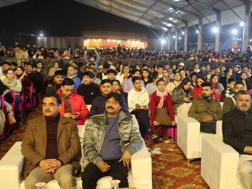 कार्यक्रम में मौजूद अतिथि।