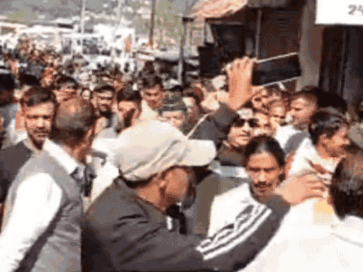 चौखुटिया आंदोलन के दौरान अल्मोड़ा में निकाली गई रैली।