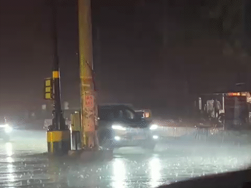 राजस्थान के बीकानेर में बुधवार देर शाम तेज बारिश हुई।