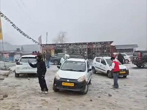 हिमाचल के ऊंचे पहाड़ों पर स्नोफॉल:  आज भी जारी रहेगी, तापमान में भारी गिरावट, ऊना का तापमान 24 घंटे में 10.6 डिग्री लुढ़का – Shimla News