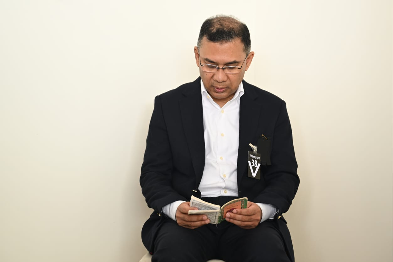 ખાલિદા ઝિયાના પુત્ર તારિક રહેમાને તેમની માતા માટે કુરાનનું પઠન કર્યું.