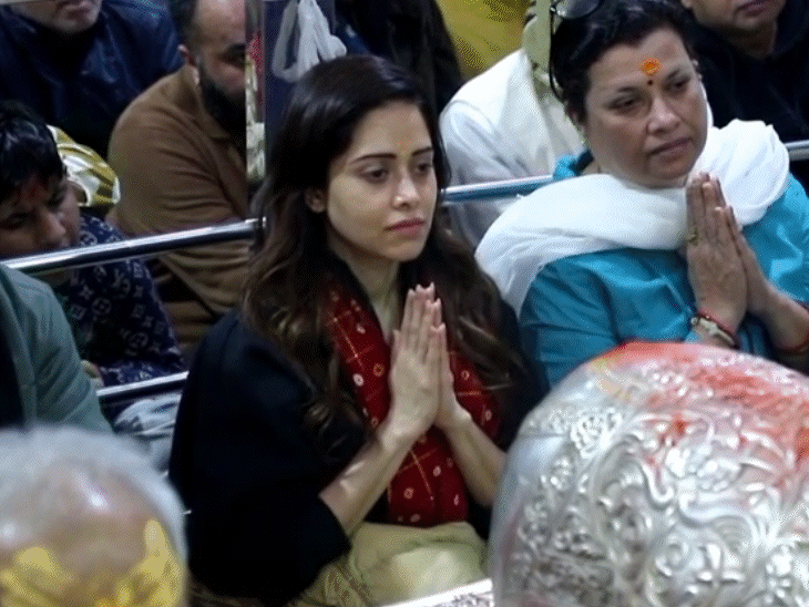 नुसरत दूसरी बार बाबा महाकाल के दर्शन के लिए उज्जैन पहुंची थीं।