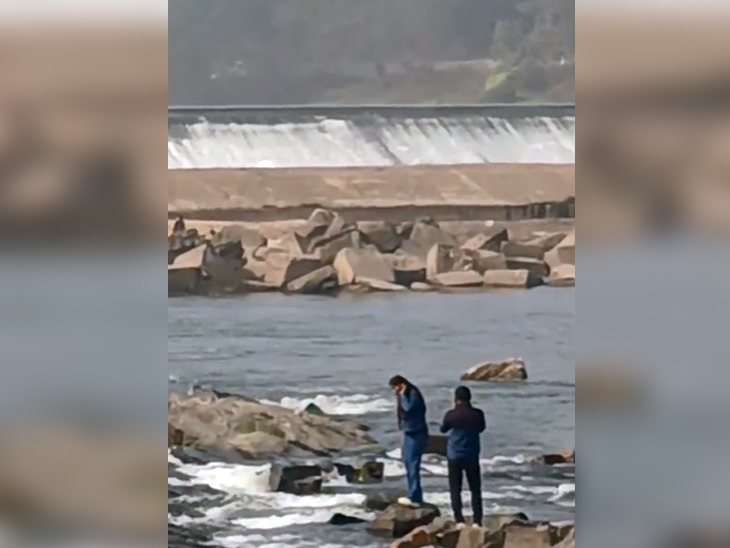 न्यू ईयर सेलिब्रेशन के लिए बरुआ घाट बना पसंदीदा स्पॉट:  दामोदर तट पर्यटकों को कर रहा आकर्षित, बहती नदी व हरियाली आकर्षण का केंद्र – Bokaro News