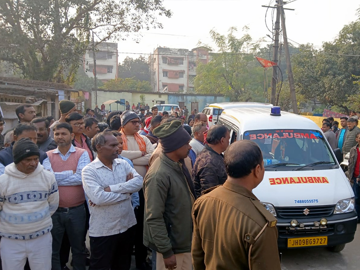 बोकारो में कमरे से मिला दंपती और बच्चे का शव:  बच्चे की हत्या के बाद पति-पत्नी ने लगाई फांसी, दोनों ने किया था लव मैरिज – Bokaro News