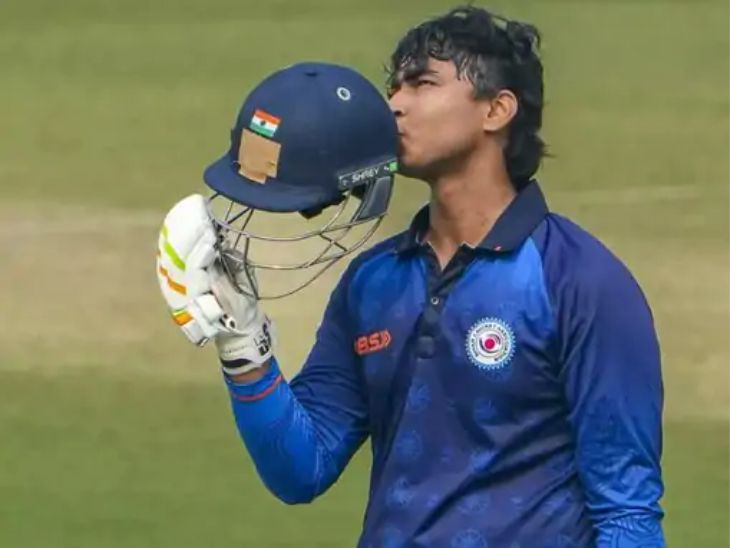 वैभव सूर्यवंशी विजय हजारे ट्रॉफी में आगे खेलते हुए नजर नहीं आएंगे। वह भारतीय अंडर-19 टीम के साथ साउथ अफ्रीका दौरे पर रवाना हो चुके हैं। - Dainik Bhaskar