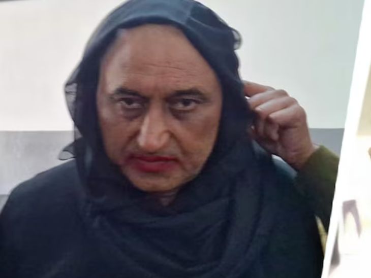 यह फोटो आरोपी की है। वह बुर्केे में था। होठों पर लिपस्टिक लगाए हुए था।