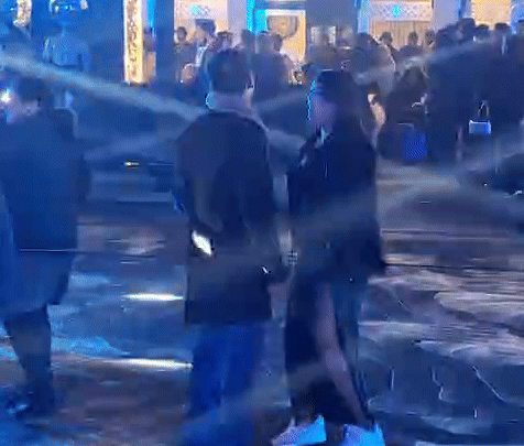 जयपुर क्लब में लोगों ने बॉलीवुड के फ्यूजन सॉन्ग्स पर डांस किया। यहां शहर के बड़े उद्योगपति, अधिकारी परिवार के साथ पहुंचे थे।